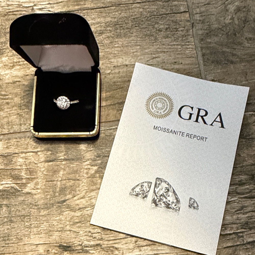Elegant Silver Moissanite Adjustable Ring - Picture 3 of 3